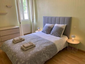 4 Schlafzimmer, Reisekinderbett, kostenloses WLAN, Bettwäsche