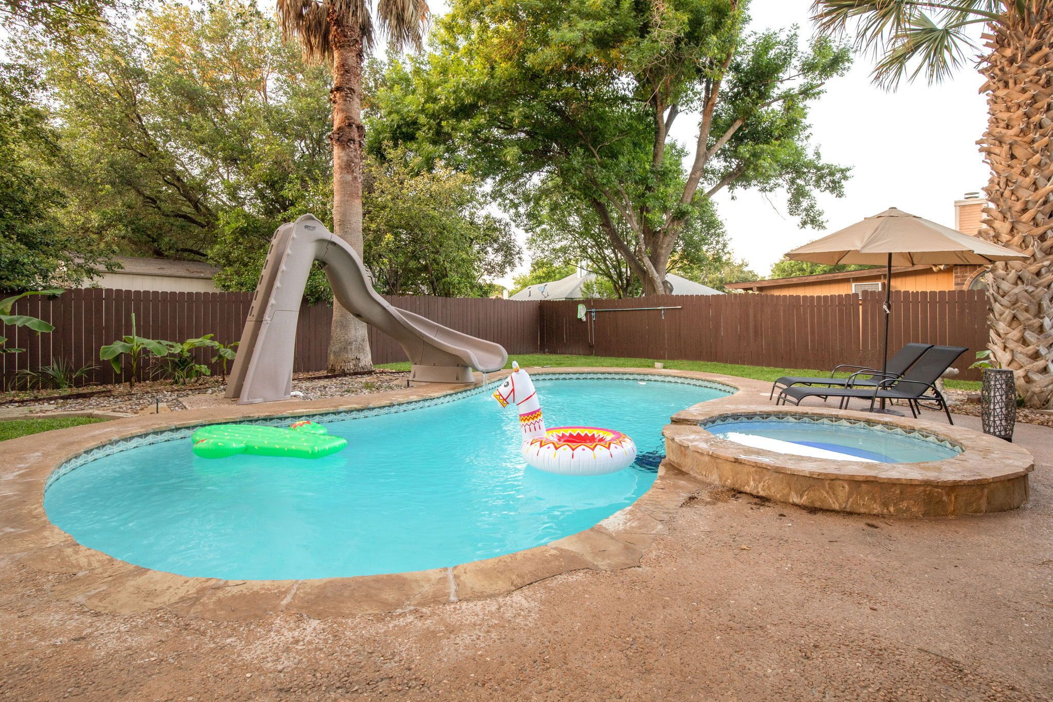 4Bdrm Beauty w/ Heated Pool, Slide & Hot Tub!