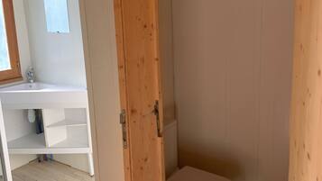 淋浴設備、風筒、廁紙