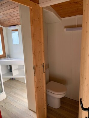 Douche, sèche-cheveux, papier toilette