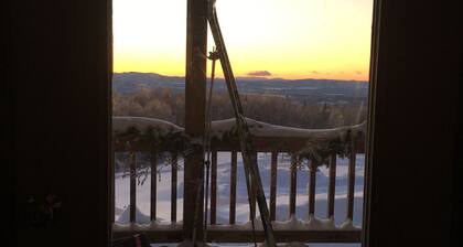 Mountain side cabin views of sunsets every day nearest neighbor is a mile away