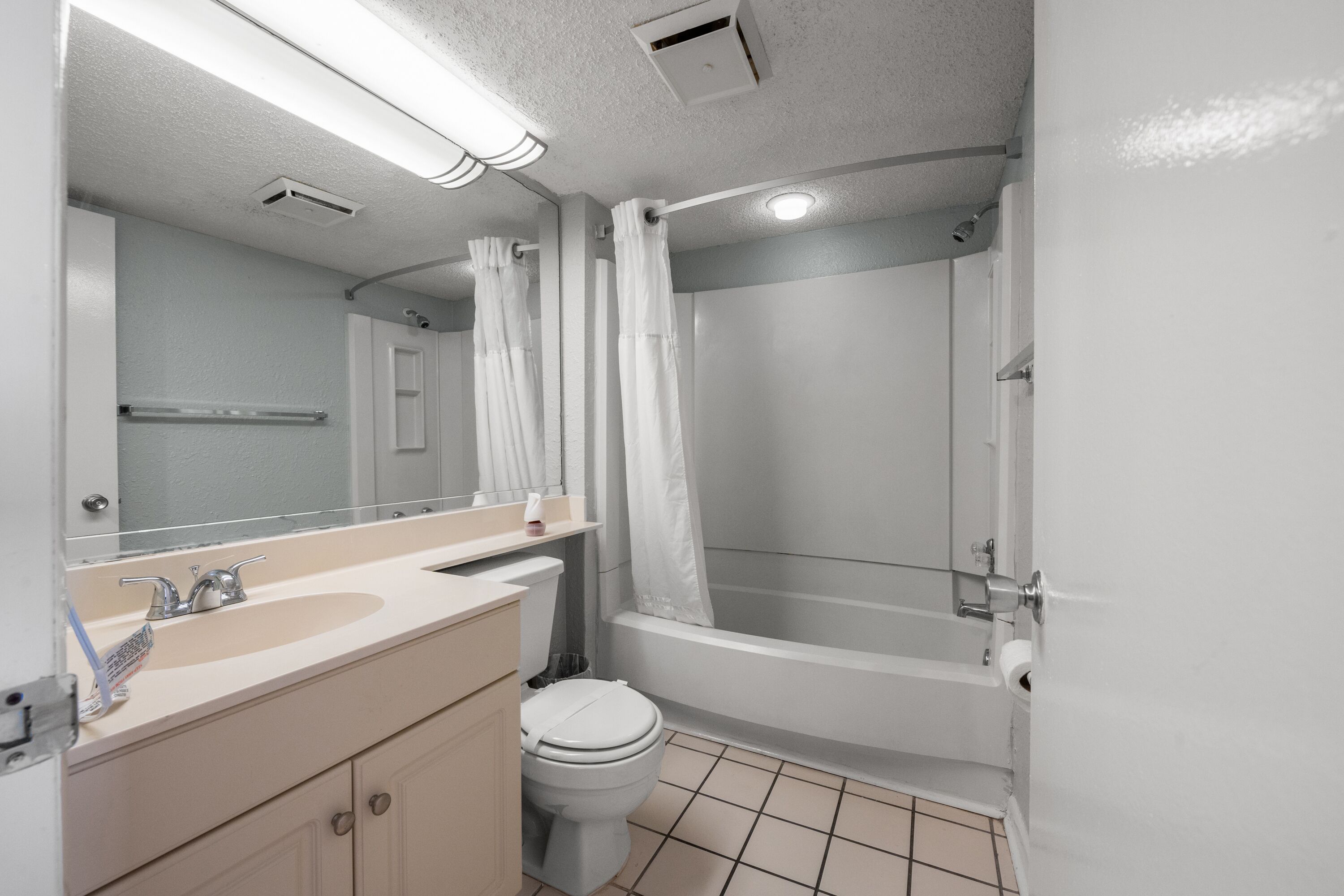 Sands Ocean Club 1426 1 Br Oceanfront Condo