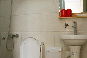 Bathroom - Huiyun Inn (Jing County)