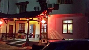 Unclassified image, 3 of 70, button - Huiyun Inn (Jing County)