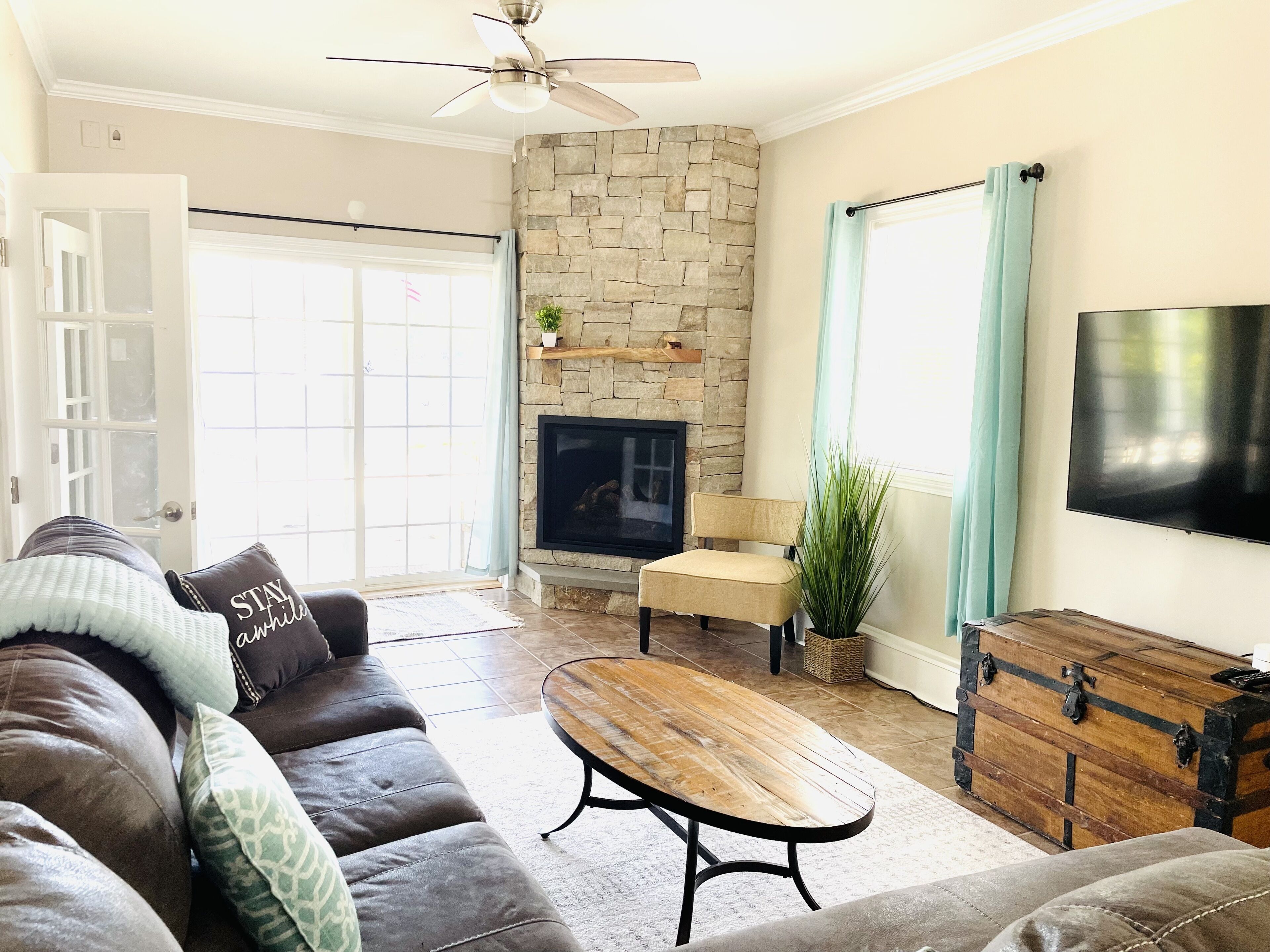 Relaxing Retreat with lakefront living, sandy beach, lots of trails nearby