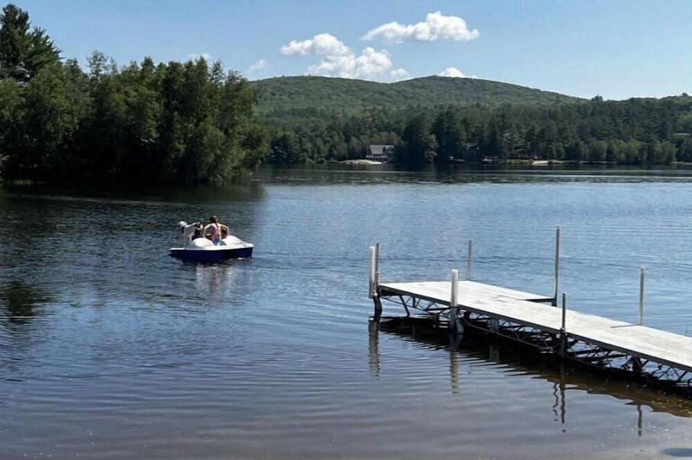 Relaxing Retreat with lakefront living, sandy beach, lots of trails nearby