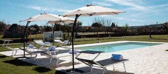 Elegant trulli and lamia for exclusive use, with heated pool.