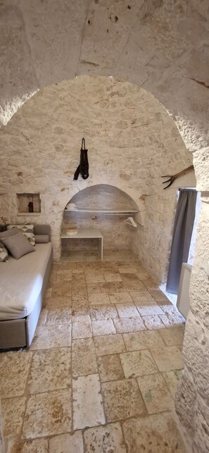 Interior - Elegant trulli and lamia for exclusive use, with heated pool. (Putignano)