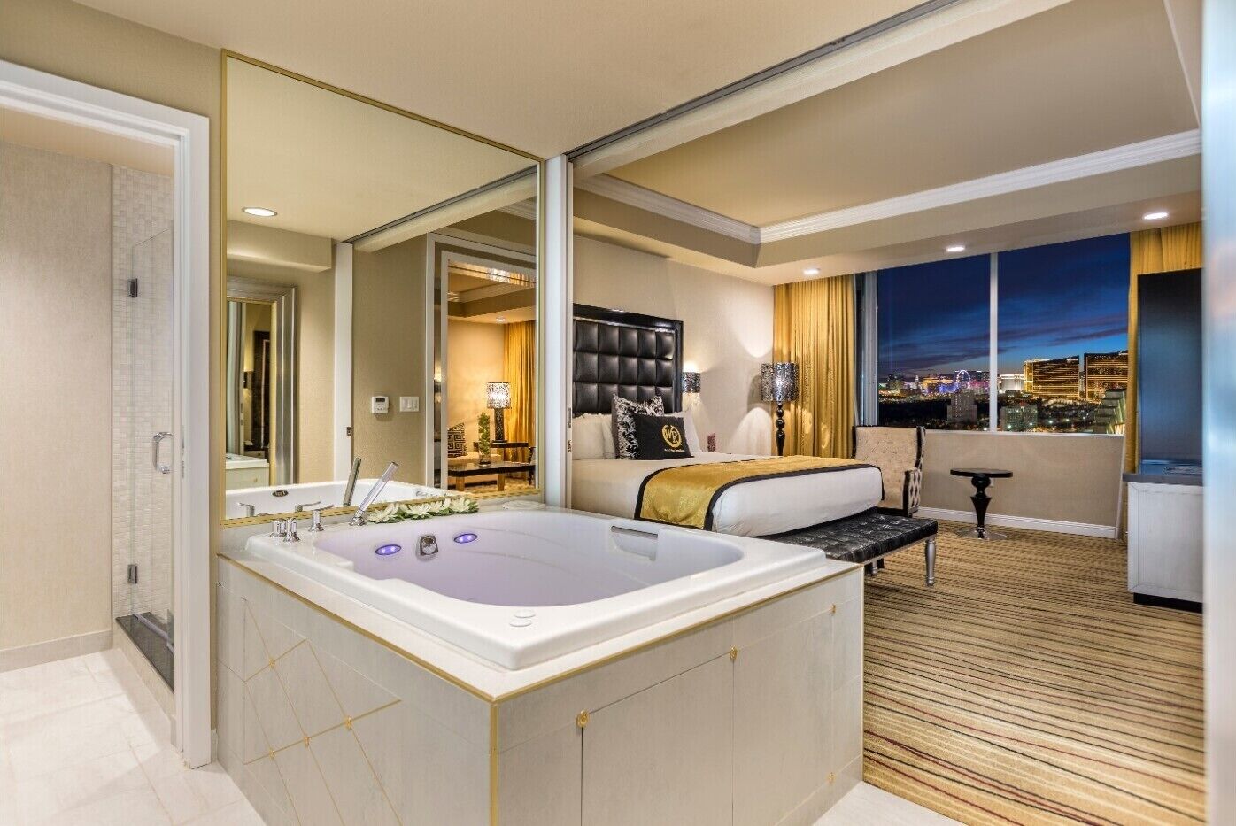 Spacious 2-Bedroom Condo with Golf Course View and Convention Center Access