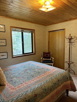 4 bedrooms, in-room safe, desk, free WiFi