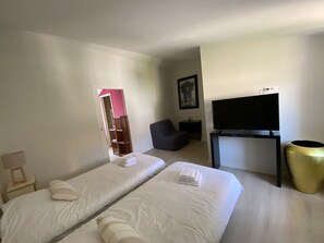 4 camere, ferro/asse da stiro, Wi-Fi gratuito, lenzuola