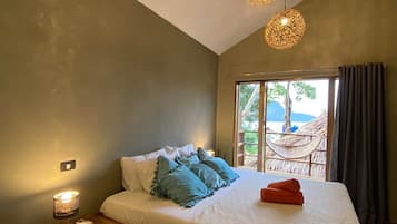 Individually decorated, individually furnished, desk, free WiFi