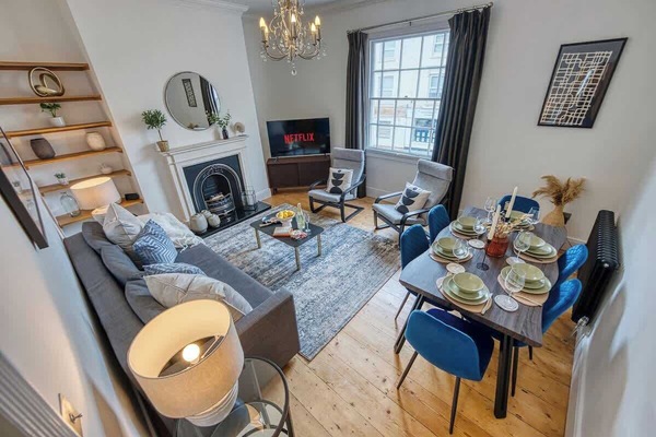 Living area with flatscreen TV installed with a ready-to-use Netflix app combined dining area at Blue Puffin Stays Short Lets & Serviced Accommodation