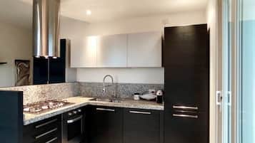 Geladeira, fogão, cooktop, lava-louças