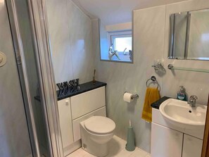 Cottage | Bathroom