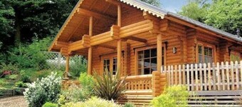 'Ash' Beautiful Log Cabin With Private Hot Tub