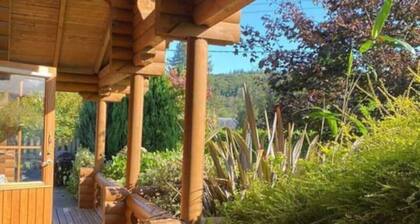 'elm' Countryside Log Cabin With Private Hot Tub