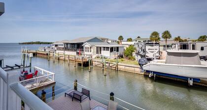 Nettles Island, Jensen Beach Home w/ Patio & Grill