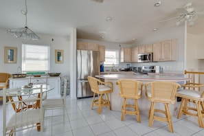 Fridge, microwave, stovetop, dishwasher