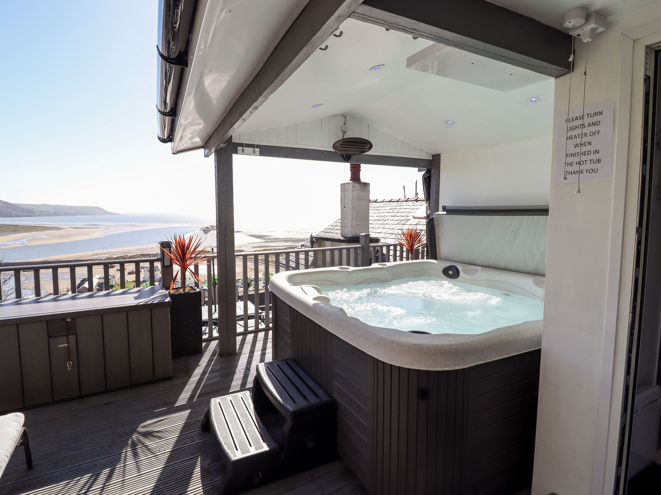 Bañera de hidromasaje al aire libre