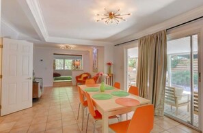 Dining - The Esso Cottage (Lake Worth)