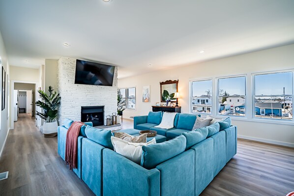 Téléviseur connecté, foyer, livres