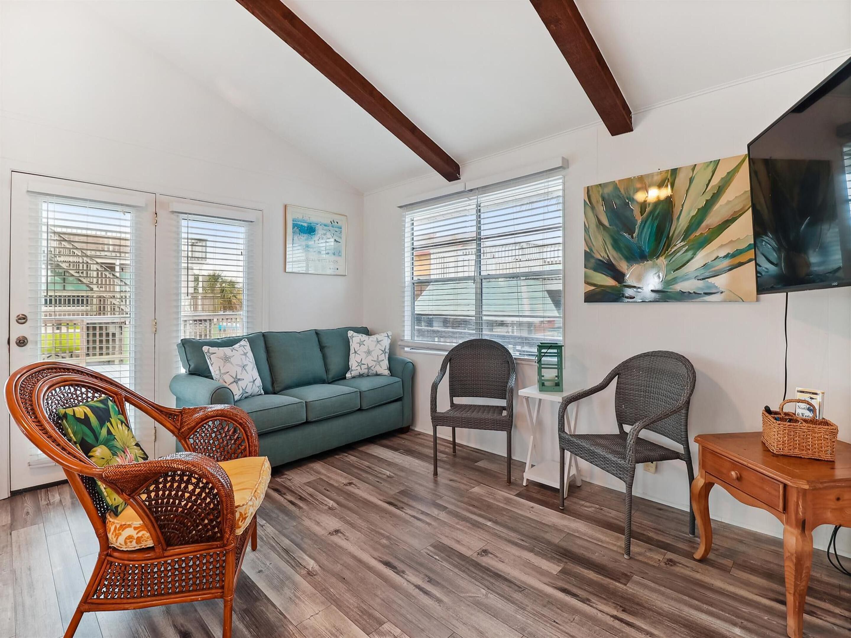 Peggy's Hideaway | Canal-Front + Kayaks & Outdoor Shower!