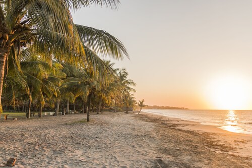 The Blue Coral 2-Luxury house 2mins from the beach