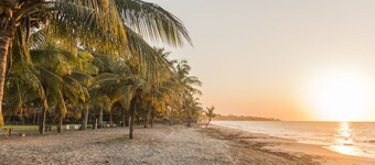 The Blue Coral 2-Luxury house 2mins from the beach