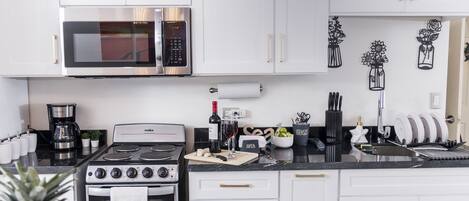 Frigorífic, microones, forn i placa de cuina