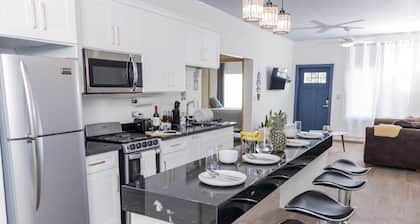The Blue Coral 2-Luxury house 2mins from the beach