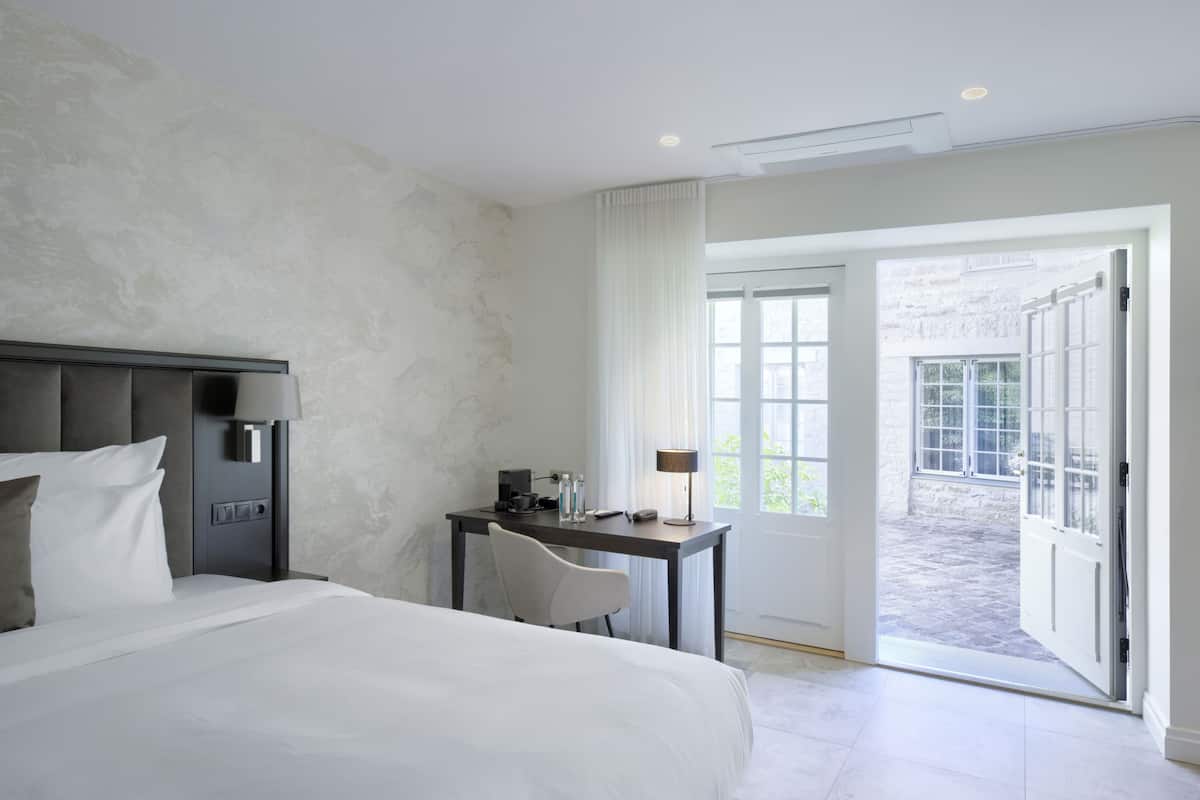 Egyptian cotton sheets, premium bedding, in-room safe, desk
