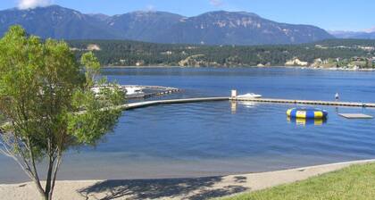 Cozy condo beside lake with mountain view / 2bd 2bth + Den