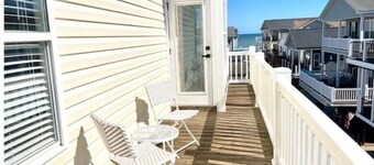 Sea Breeze Retreat with Gorgeous Ocean Views!