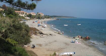 Mini Villa with large courtyard, direct sea access 150 m, closed garage, parking, WIFI