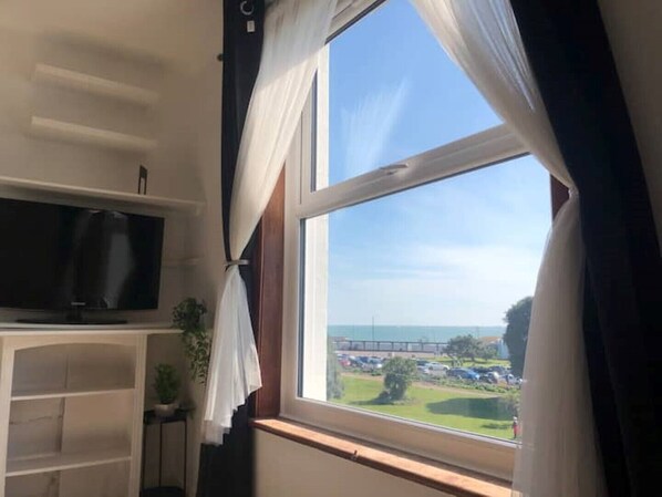 Interior - Great Seaviews and Centralised location to all Southsea has to offer. (Portsmouth)