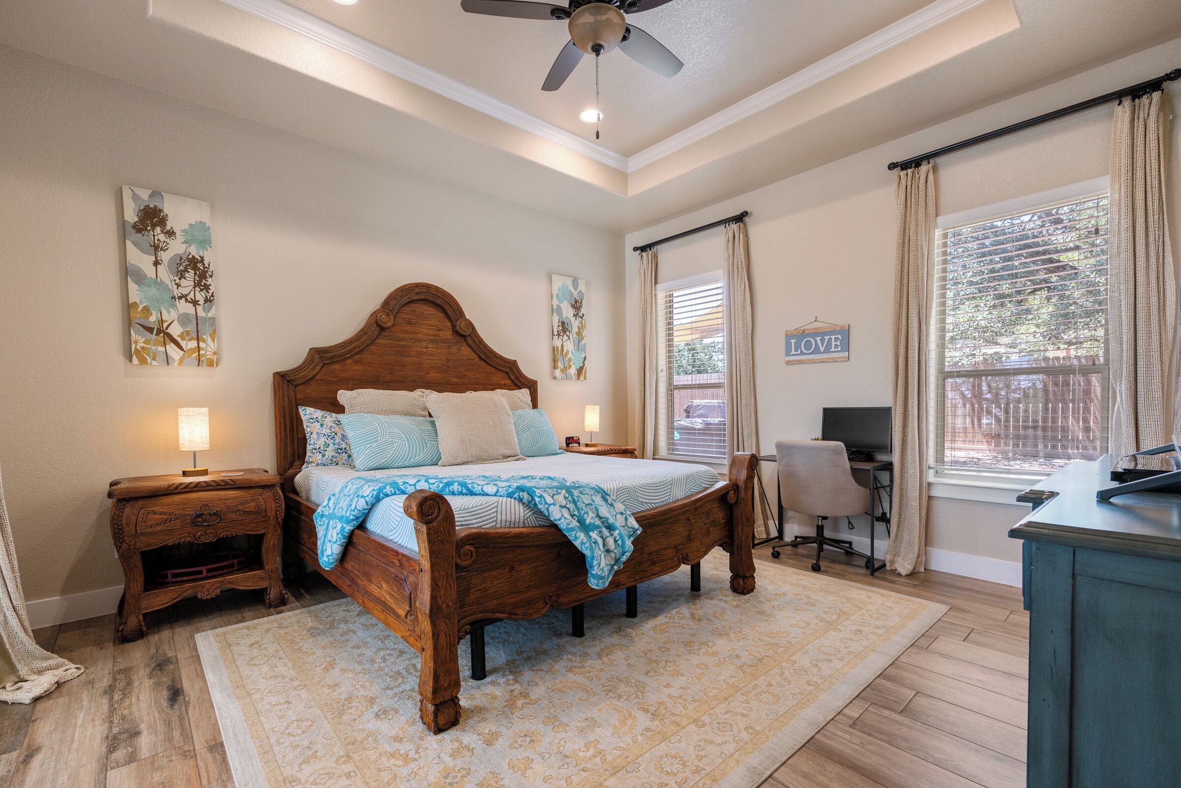 Outdoor Sanctuary/Lake View/Hot tub & Game Room!