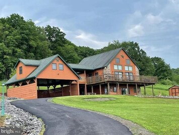 Sweet Escape ~ Located in the beautiful hills minutes away from Deep Creek Lake.