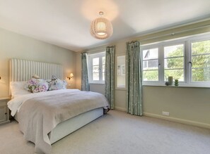 2 quartos, ferros/tábuas de passar roupa, Wi-Fi de cortesia