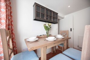 Dining - 2 Bed stylish village retreat in Braunton (Braunton)