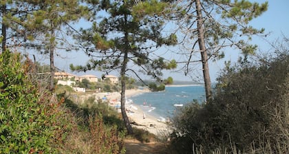 Mini Villa direct access to the sea 150 m, Courtyard, WIFI, Parking, closed garage