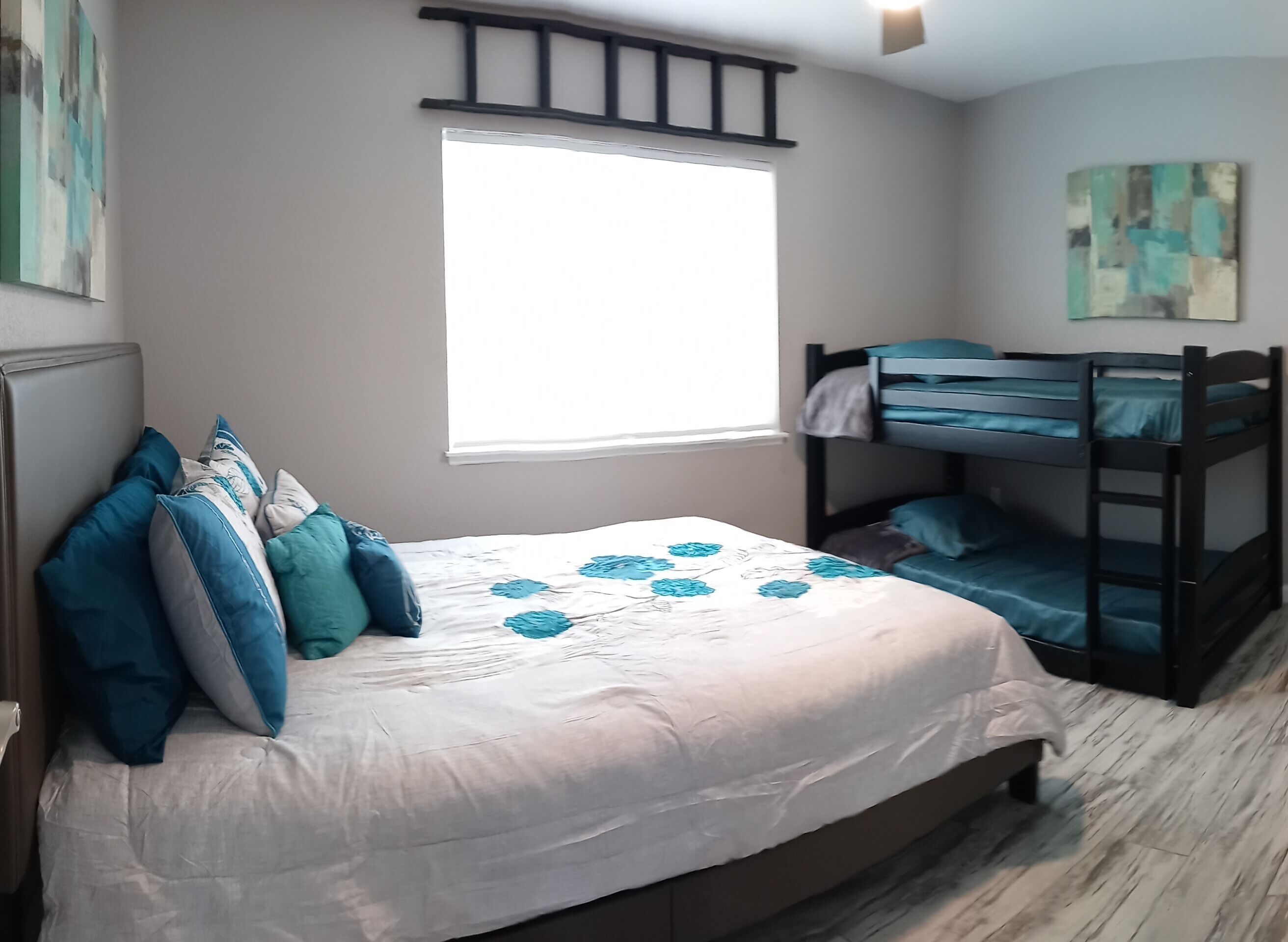 Beautiful*Modern*Family*Home* Pool*Pets welcome*