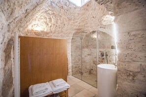 Bathtub, jetted bath, hair dryer, bidet - Masseria Monte Pizzuto 6 - Le Case di Valentina (Ceglie Messapica)