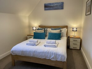 2 bedrooms, iron/ironing board, travel cot, free WiFi