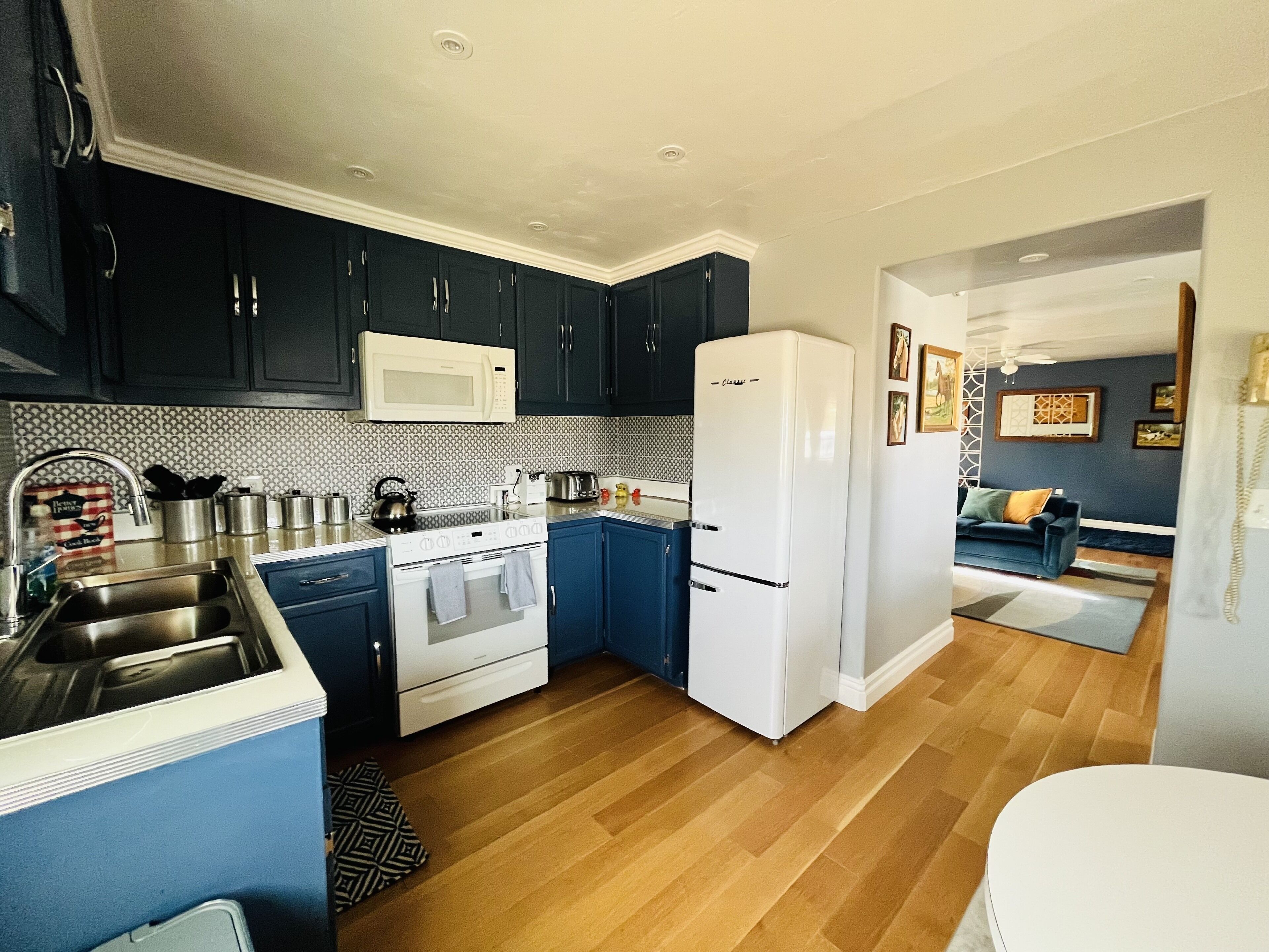 Mid-Century Charm Meets Desert Wilderness in 29