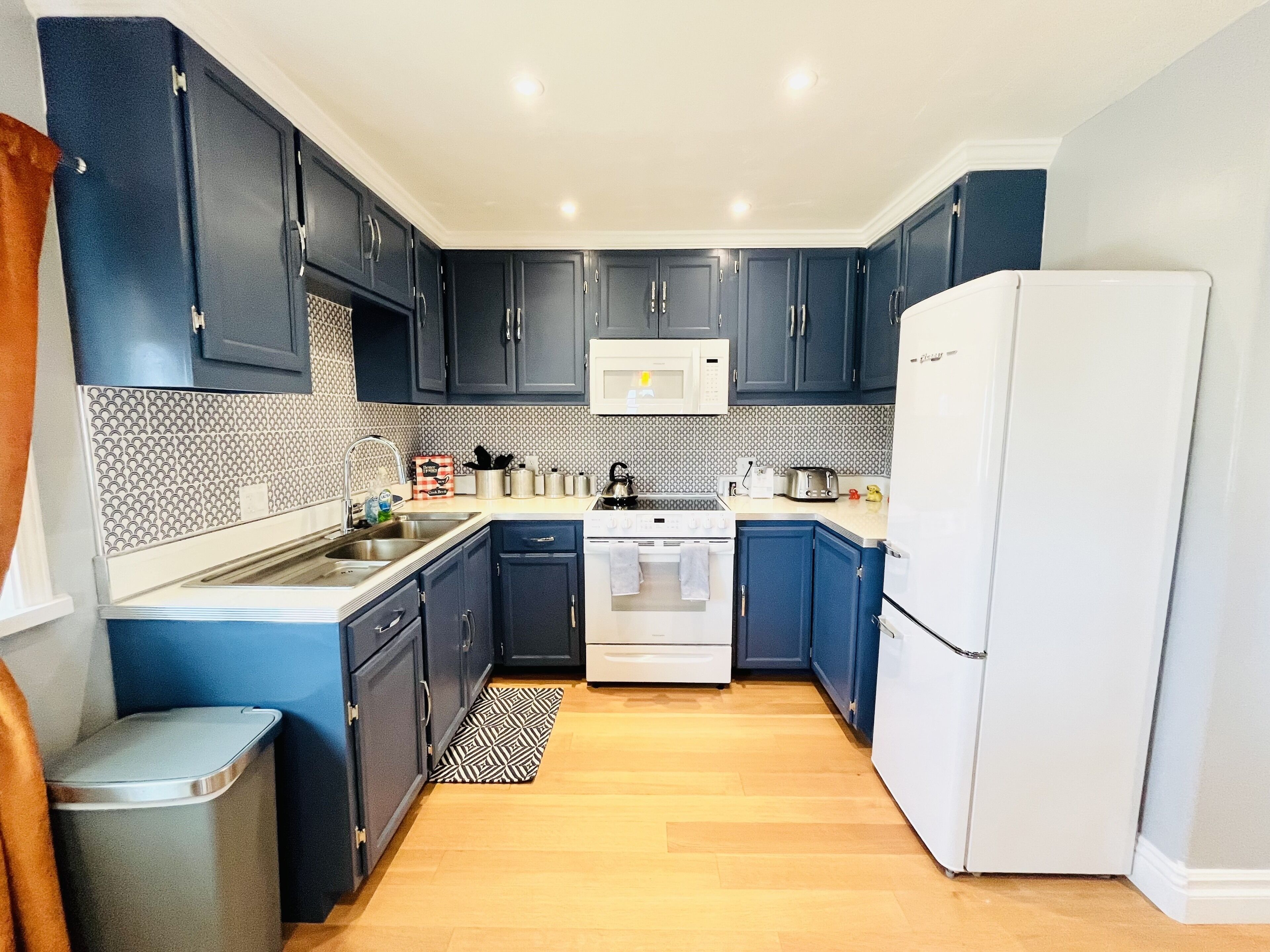 Mid-Century Charm Meets Desert Wilderness in 29