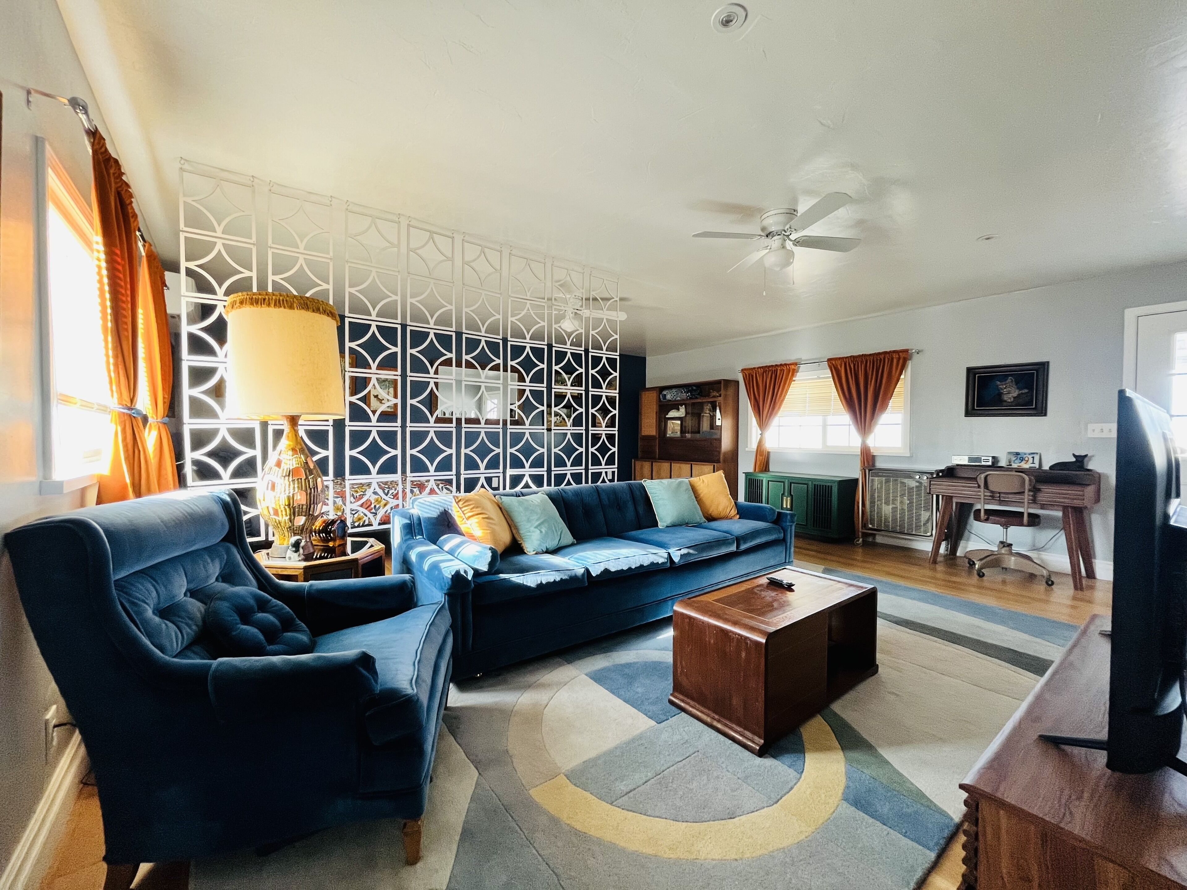 Mid-Century Charm Meets Desert Wilderness in 29