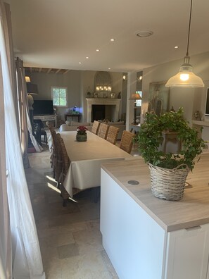 Dining - Contemporary Bastide 150 m2 with swimming pool and Spa. Large terraces. (Le Tignet)