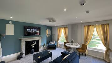 Luxury-Penthouse | Hochwertige Bettwaren, Tempur-Pedic-Betten, individuell dekoriert