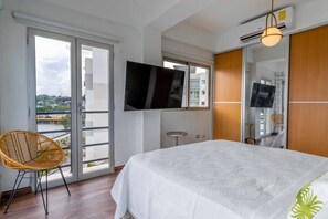 2 habitaciones, tabla de planchar con plancha, wifi y ropa de cama 